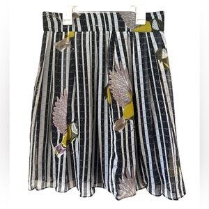 Black and White Knee-Length A-Line Skirt with Pleats